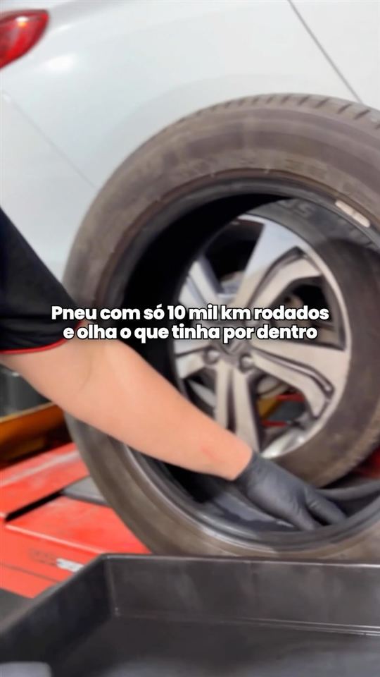 Vídeo: pneu de primeira linha com 10 mil km rodados desmontado na oficina